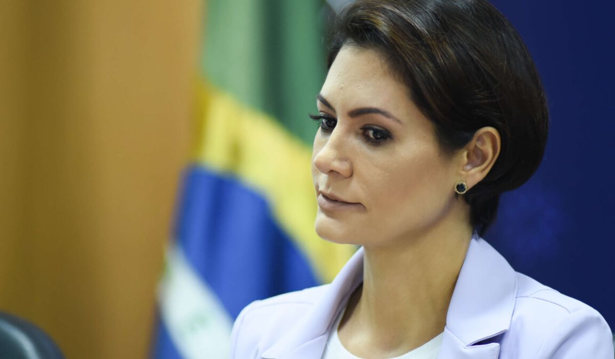 Michelle Bolsonaro vai à Justiça após ser chamada de “ex-garota de programa”: o que se sabe sobre o caso