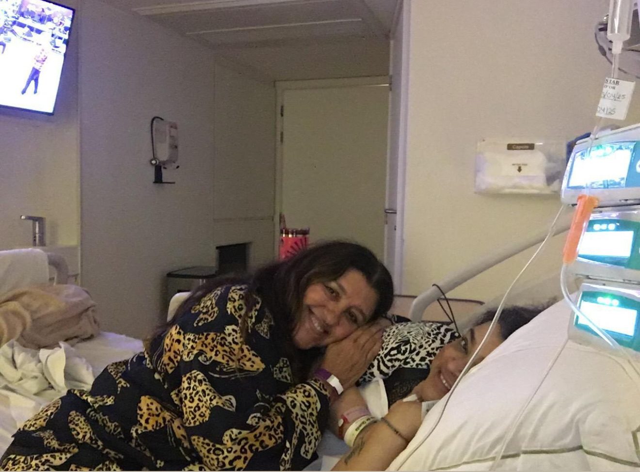 Preta Gil recebe homenagens e visita de Regina Casé na mesma semana