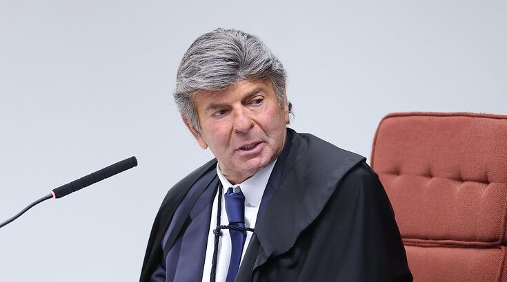 Ministro Fux vota a favor de Bolsonaro e outros réus mas contra Mauro Cid e Walter Braga Netto