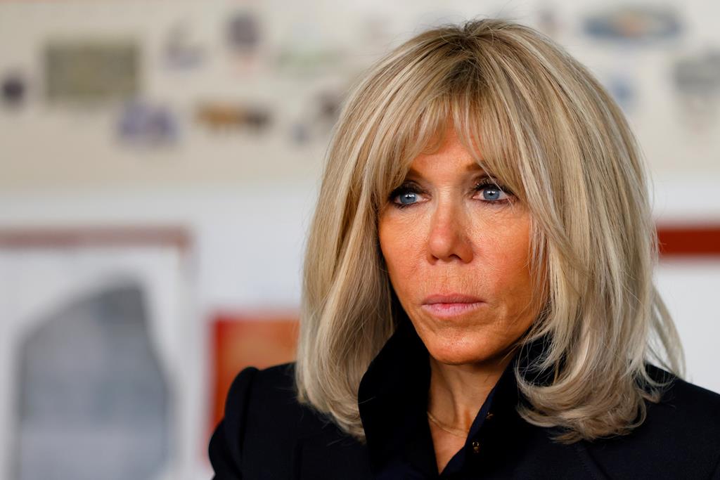 Brigitte Macron terá de provar que é mulher na Justiça dos EUA