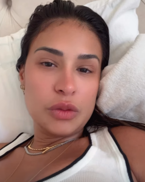 Simone Mendes é internada e relata ter ido mais de 40 vezes ao banheiro